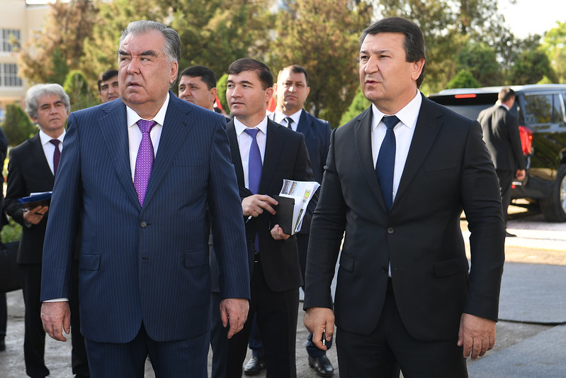 ПРЕЗИДЕНТ СТРАНЫ ЭМОМАЛИ РАХМОН В ДАНГАРИНСКОМ РАЙОНЕ ОЗНАКОМИЛСЯ С ПРОЕКТОМ СТРОИТЕЛЬСТВА РОДИЛЬНОГО ОТДЕЛЕНИЯ И ХОДОМ СТРОИТЕЛЬНЫХ РАБОТ В ЗДАНИИ МНОГООТРАСЛЕВОГО ЦЕНТРА ЗДОРОВЬЯ